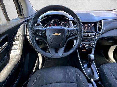 Used 2020 Chevrolet Trax LT FWD image 7