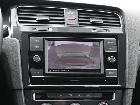 Used 2018 Volkswagen Golf S image 46