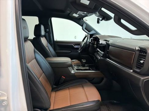 Used 2023 Chevrolet Silverado 1500 High Country w/ Technology Package image 36