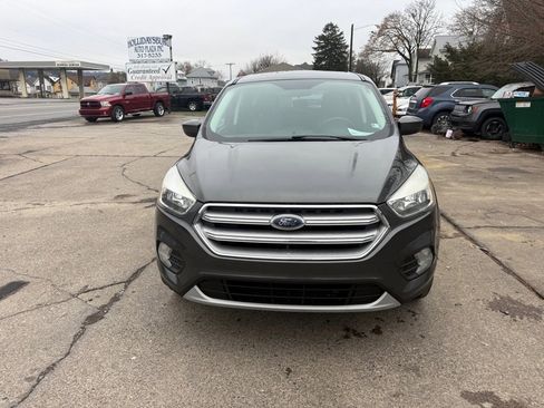 Used 2017 Ford Escape SE image 2