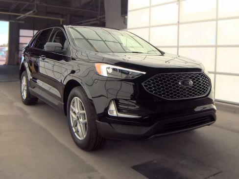 Used 2024 Ford Edge SEL w/ Convenience Package AWD/4WD image 4