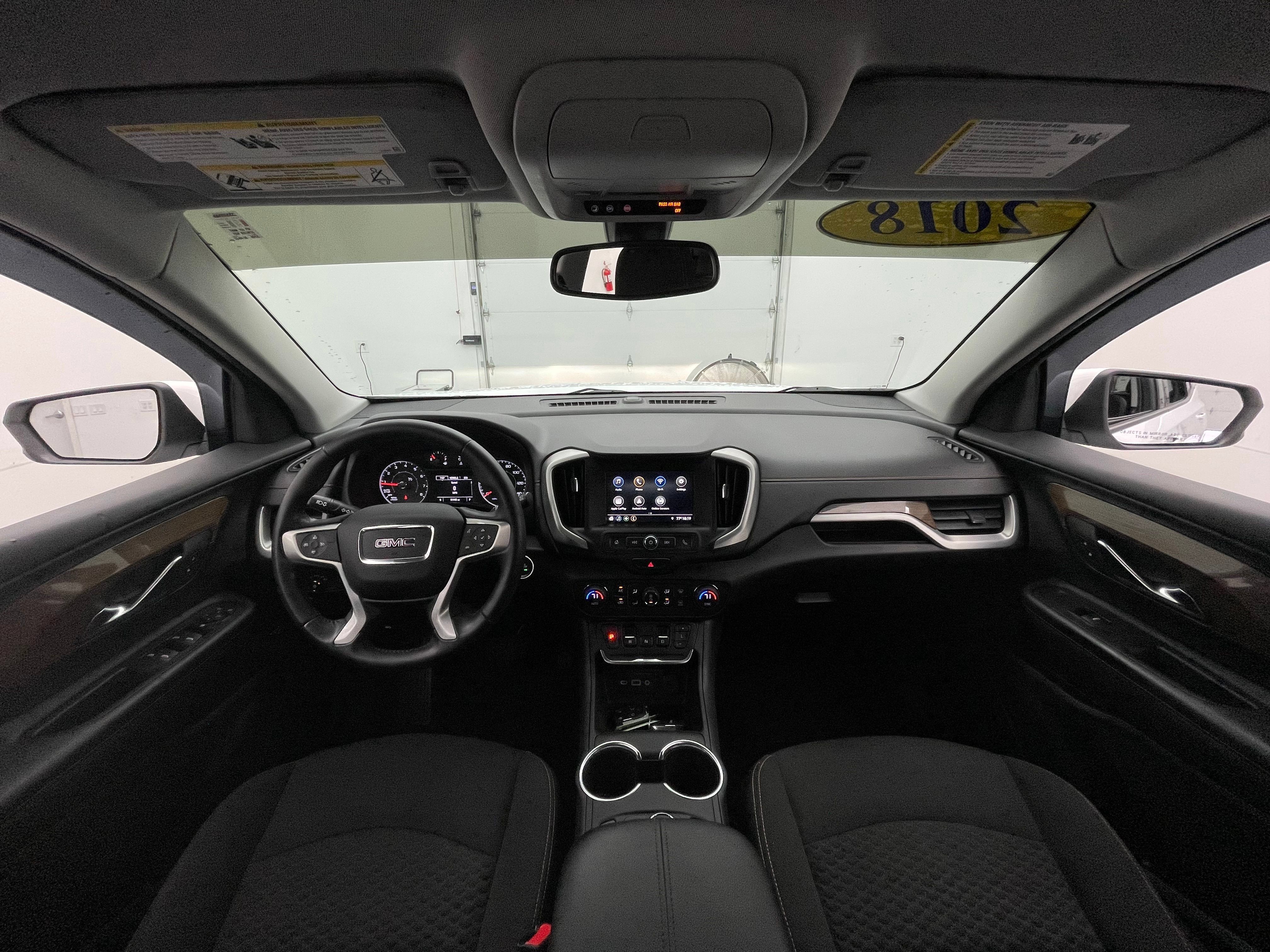Used 2018 GMC Terrain SLE w/ Driver Convenience Package FWD image 3
