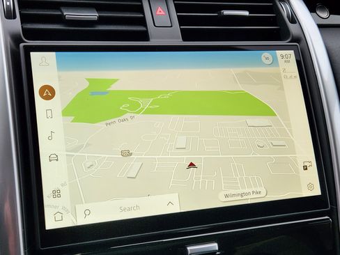 Certified 2024 Land Rover Discovery S image 22