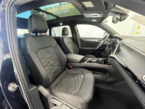 New 2026 Volkswagen Atlas Cross Sport SE image 12