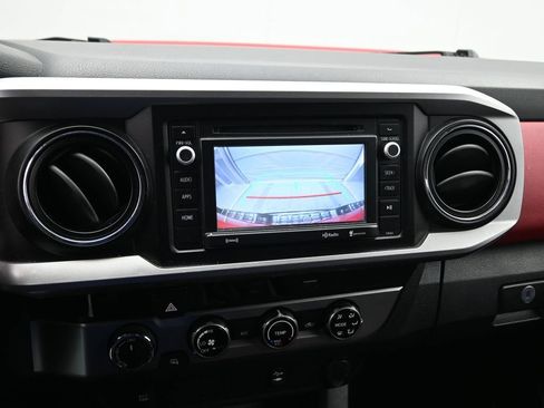 Used 2016 Toyota Tacoma SR5 w/ SR5 Appearance Package (SN) AWD/4WD image 11
