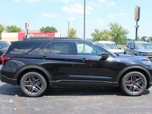 New 2026 Ford Explorer ST-Line w/ ST-Line Street Pack AWD/4WD image 7