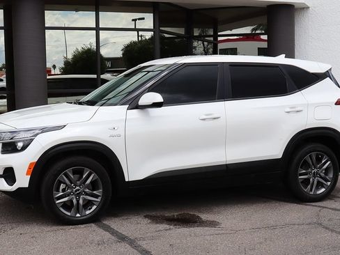 Used 2023 Kia Seltos LX AWD/4WD image 7