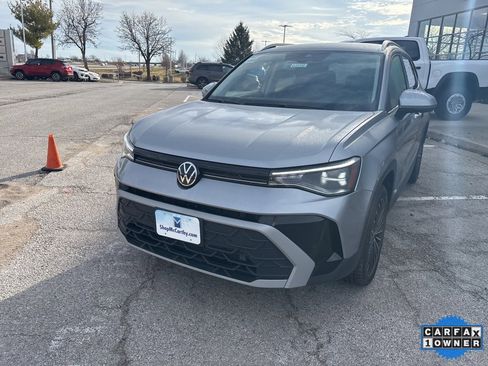 Used 2025 Volkswagen Taos SE image 11