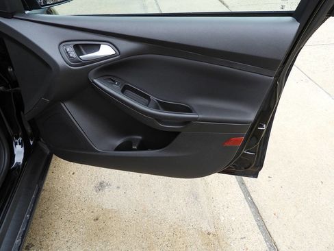 Used 2018 Ford Focus SE FWD image 35