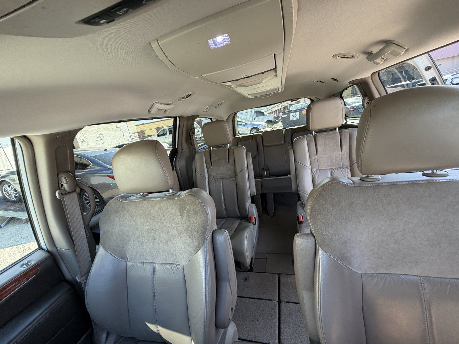 Used 2013 Chrysler Town & Country Limited FWD image 14