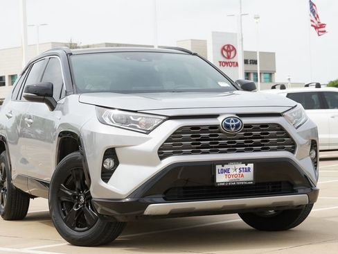 Used 2020 Toyota RAV4 XSE image 2