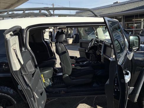 Used 2007 Toyota FJ Cruiser 4WD image 17