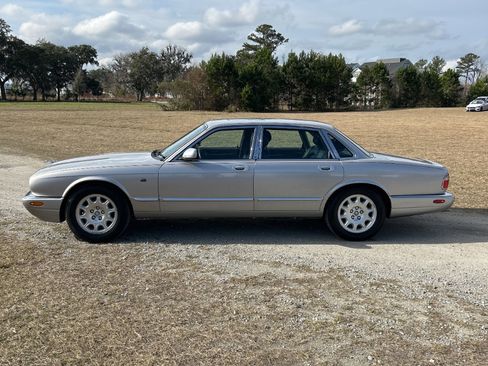 Used 2002 Jaguar XJ8 image 2