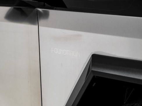 Used 2024 Tesla Cybertruck AWD Crew Cab image 45