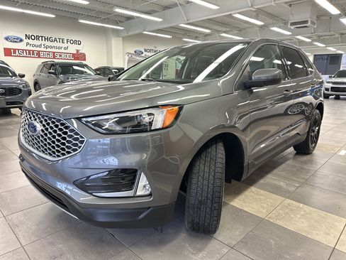 Used 2024 Ford Edge SEL w/ Convenience Package image 16
