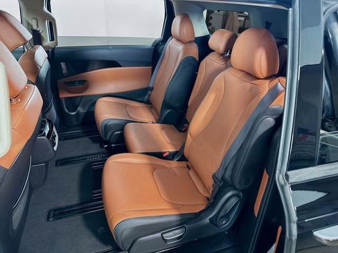 Used 2023 Kia Carnival SX Prestige image 18