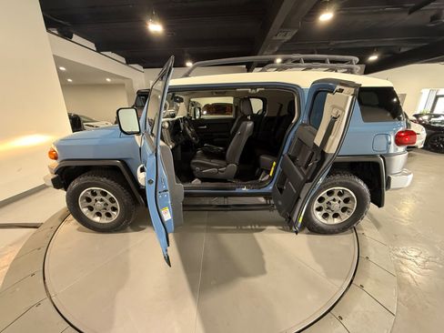 Used 2013 Toyota FJ Cruiser 4WD w/ Convenience Pkg image 27