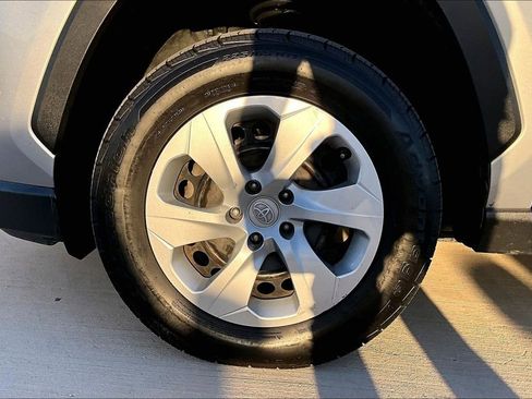 Used 2019 Toyota RAV4 LE image 11