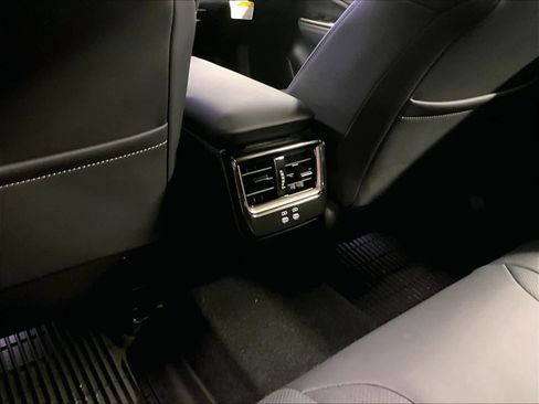 Certified 2025 Toyota Crown Signia image 42