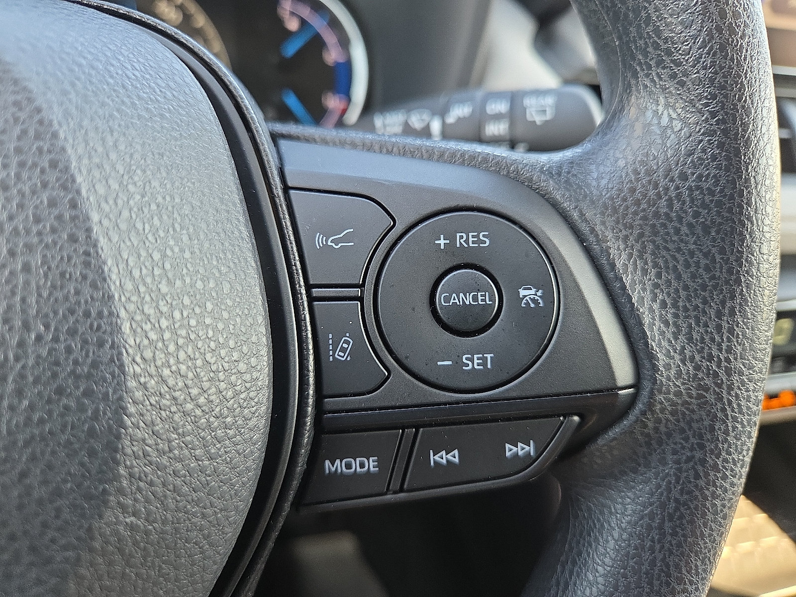 Used 2025 Toyota RAV4 XLE w/ Convenience Package AWD/4WD image 18