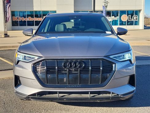 Used 2022 Audi e-tron Premium w/ Convenience Plus Package image 9