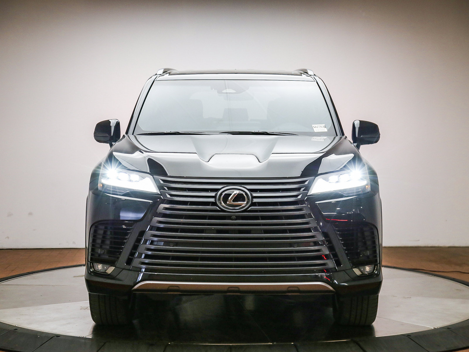 Used 2025 Lexus LX 600 4WD w/ Appearance Package image 2