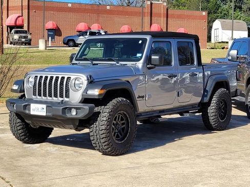 Used 2020 Jeep Gladiator Sport w/ Quick Order Package 24S image 3