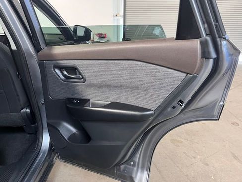 Used 2023 Nissan Rogue S image 15