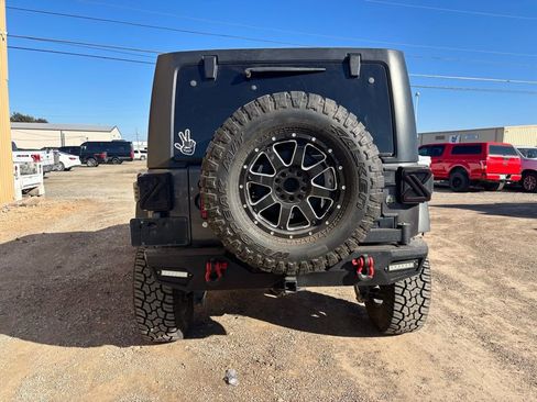 Used 2016 Jeep Wrangler Unlimited Rubicon w/ Connectivity Group image 6