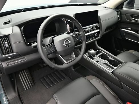 Used 2026 Nissan Pathfinder SL FWD image 11