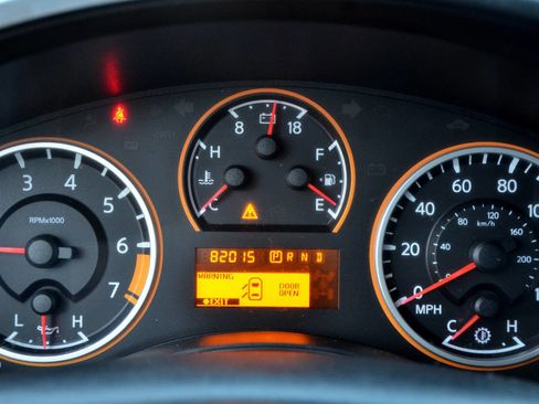 Used 2014 Nissan Titan SV w/ SV Value Truck Package image 18