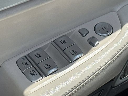 Used 2022 BMW 750Li xDrive AWD/4WD image 21