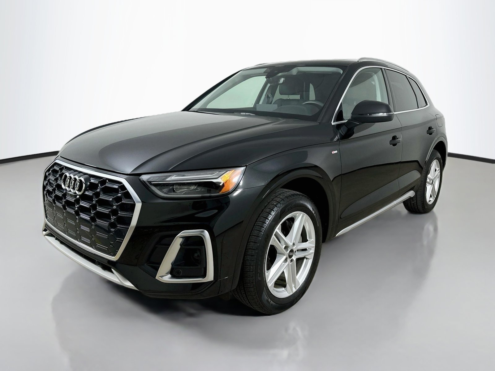 Certified 2024 Audi Q5 e Premium Plus AWD/4WD image 1