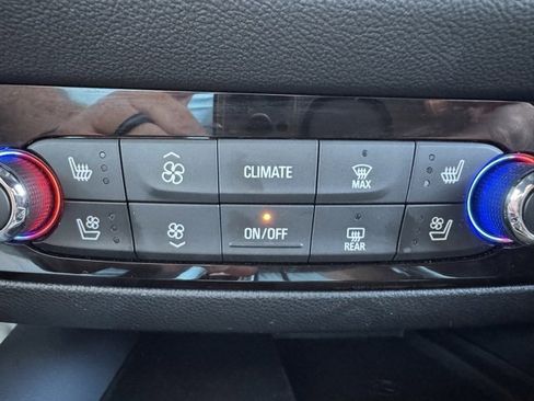 Used 2022 Buick Enclave Premium image 11