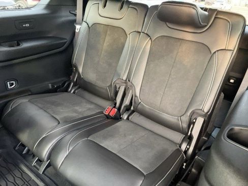 Used 2025 Jeep Grand Cherokee L Altitude image 24