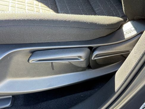 Certified 2026 Honda HR-V LX image 31