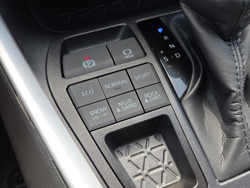 Certified 2025 Toyota RAV4 XLE AWD/4WD image 24
