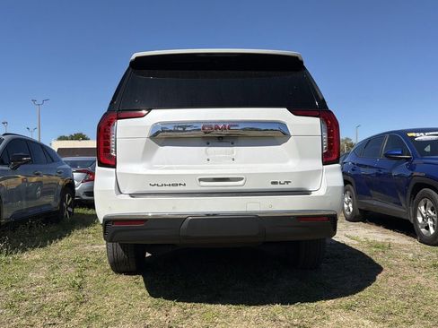 Used 2023 GMC Yukon XL SLT w/ SLT Luxury Package image 4