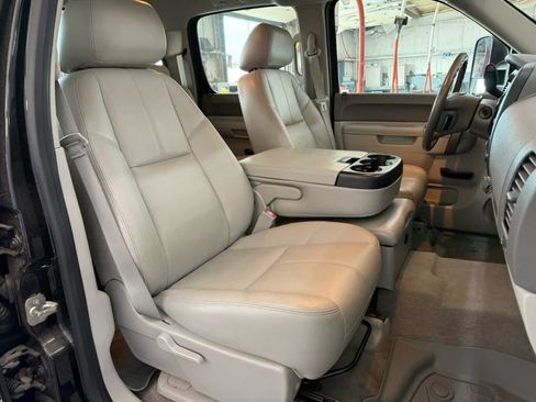 Used 2014 Chevrolet Silverado 2500 LT w/ Custom Sport Truck Package AWD/4WD image 13