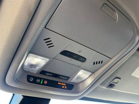 Used 2023 GMC Acadia SLT image 24