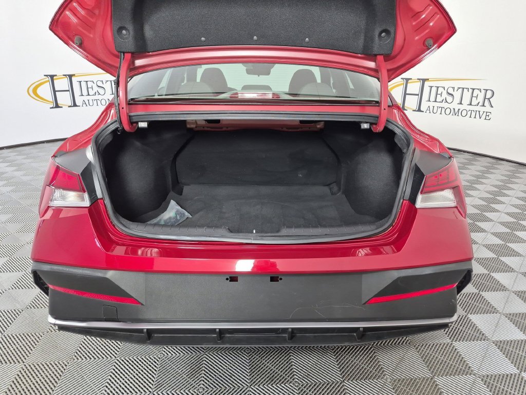 Used 2025 Hyundai Elantra SEL FWD image 35