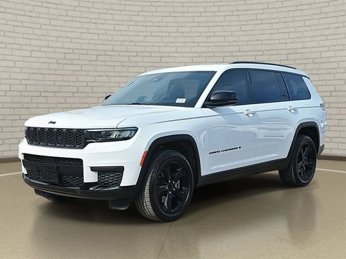 Used 2022 Jeep Grand Cherokee L Laredo image 1