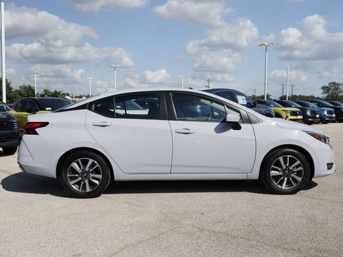 Used 2025 Nissan Versa SV FWD image 4