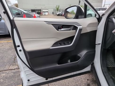 Used 2025 Toyota RAV4 XLE FWD image 13
