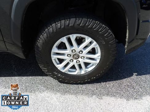 Used 2022 Toyota Tundra SR5 w/ SR5 Convenience Package image 11