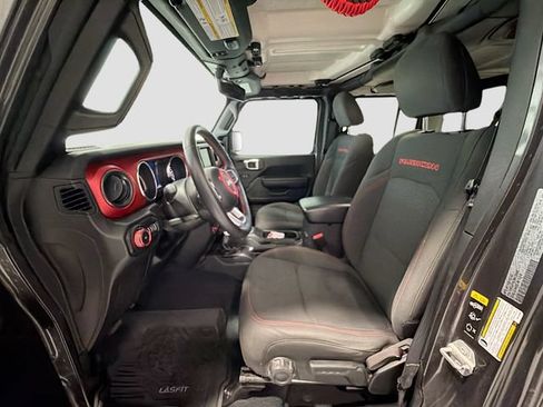 Used 2022 Jeep Wrangler Unlimited Rubicon w/ Cold Weather Group AWD/4WD image 19