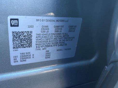 Used 2023 Cadillac XT4 Luxury w/ Cold Weather Package image 8