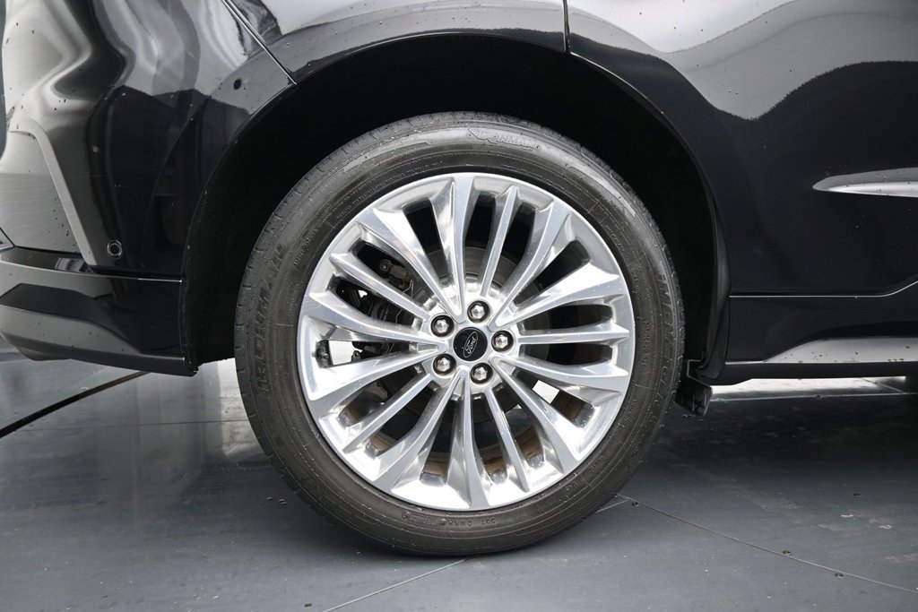 Used 2020 Ford Edge Titanium w/ Equipment Group 301A FWD image 10