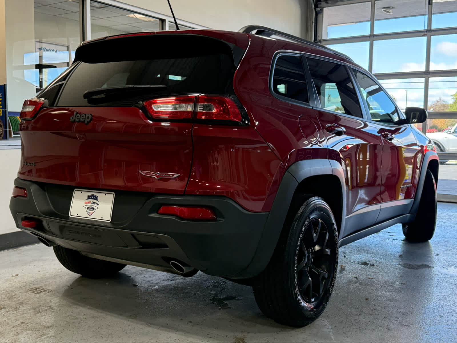 Used 2015 Jeep Cherokee Trailhawk w/ Leather Interior Group AWD/4WD image 8