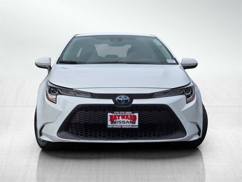 Used 2022 Toyota Corolla LE image 2